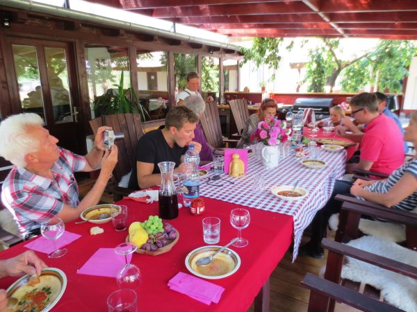 Gulasch in schoener Umgebung