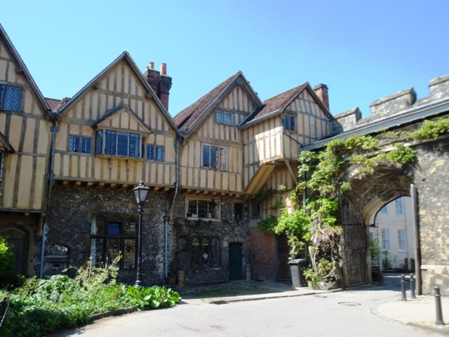 WinchesterCathedral Close