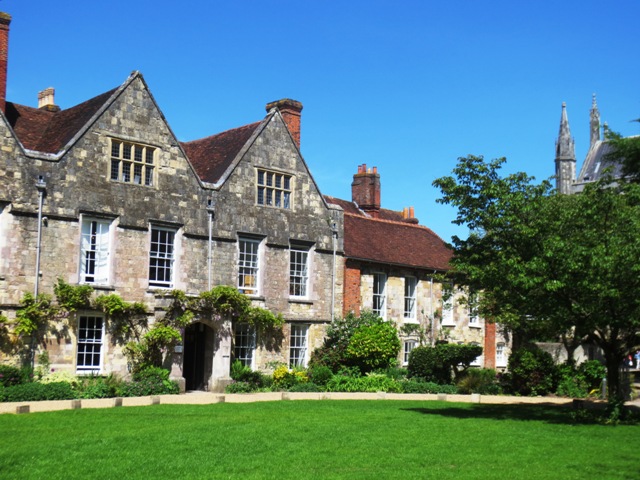 WinchesterCathedral Close