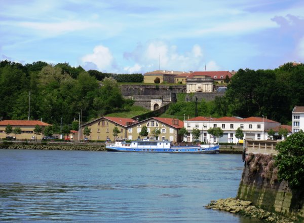 Bayonne am Adour und Zitadelle